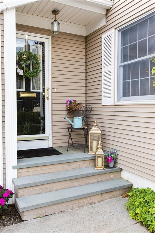 28 John F. Kennedy Cir, North Providence, RI 02904 - photo 3