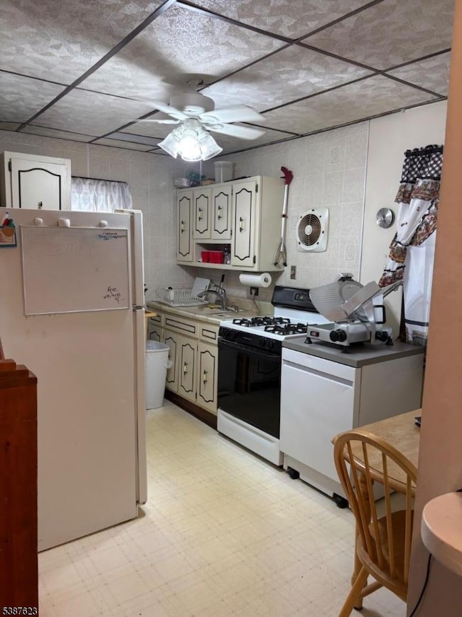 91 Birchwood Dr, Elmwood Park, NJ 07407 - photo 6