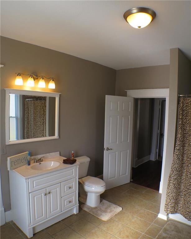 605 E Pearl St, Wapakoneta, OH 45895 - photo 4