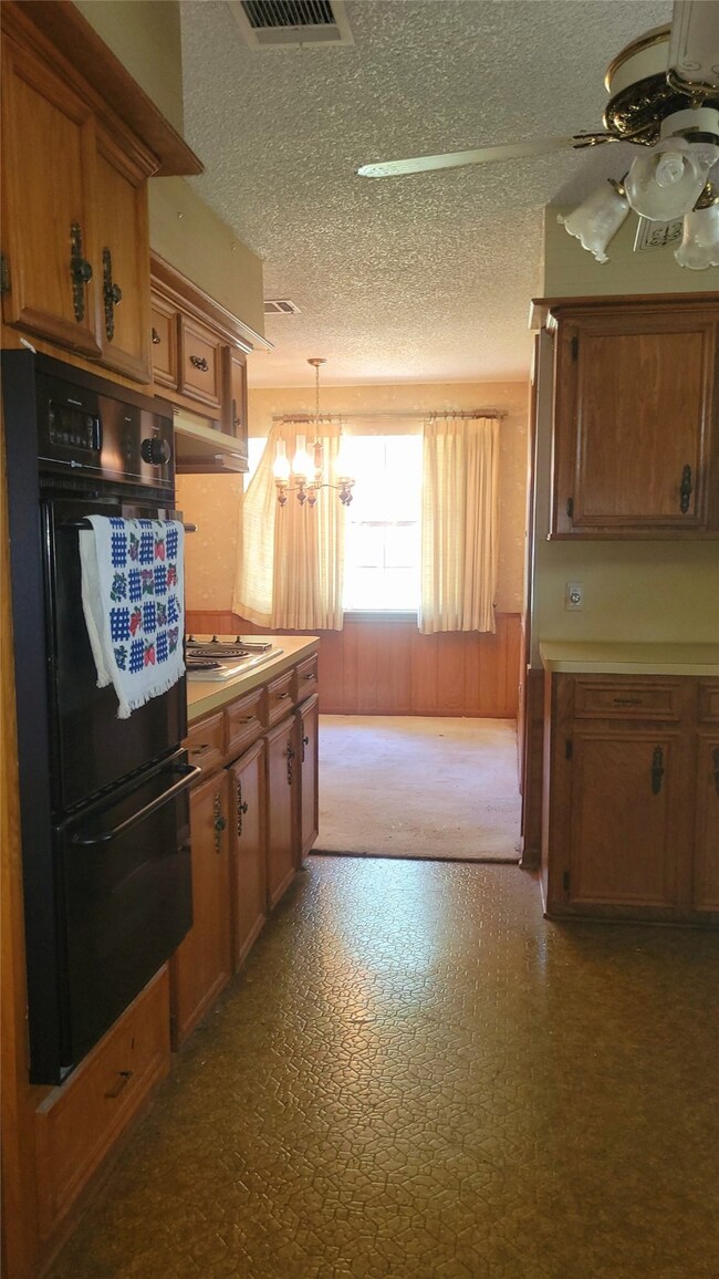 8211 Tiger Ln, Houston, TX 77040 - photo 6