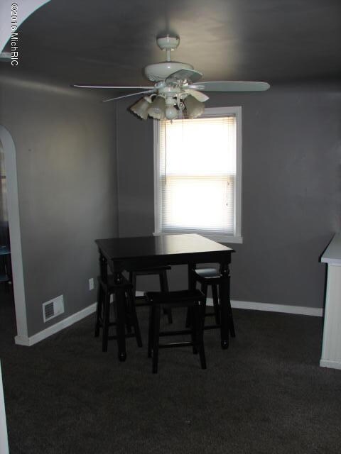 543 Riverside Dr - eating area