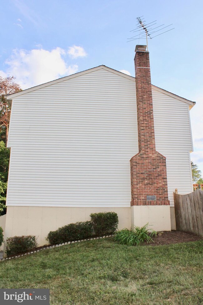 7420 Barkers Ct, Springfield, VA 22153 - photo 6