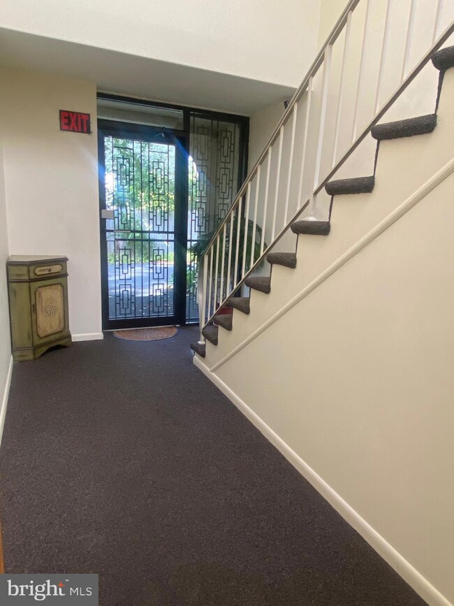 107 S Lansdowne Ave unit 101, Lansdowne, PA 19050 - photo 6