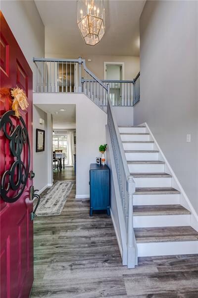 Gorgeous 2 story open entry with new flooring throughout the entire home.