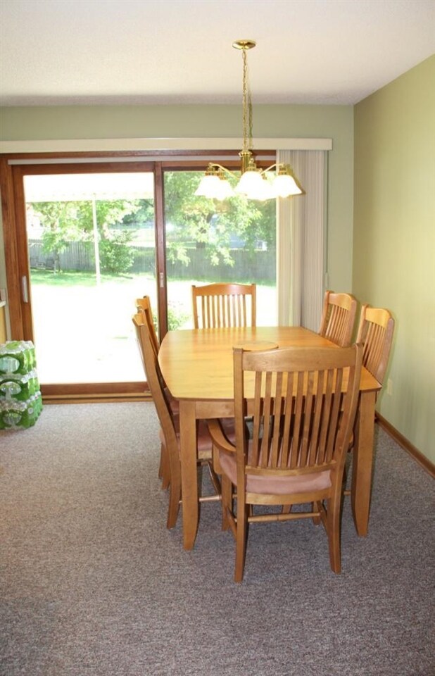 320 S 8th Ave W, Newton, IA 50208 - photo 5