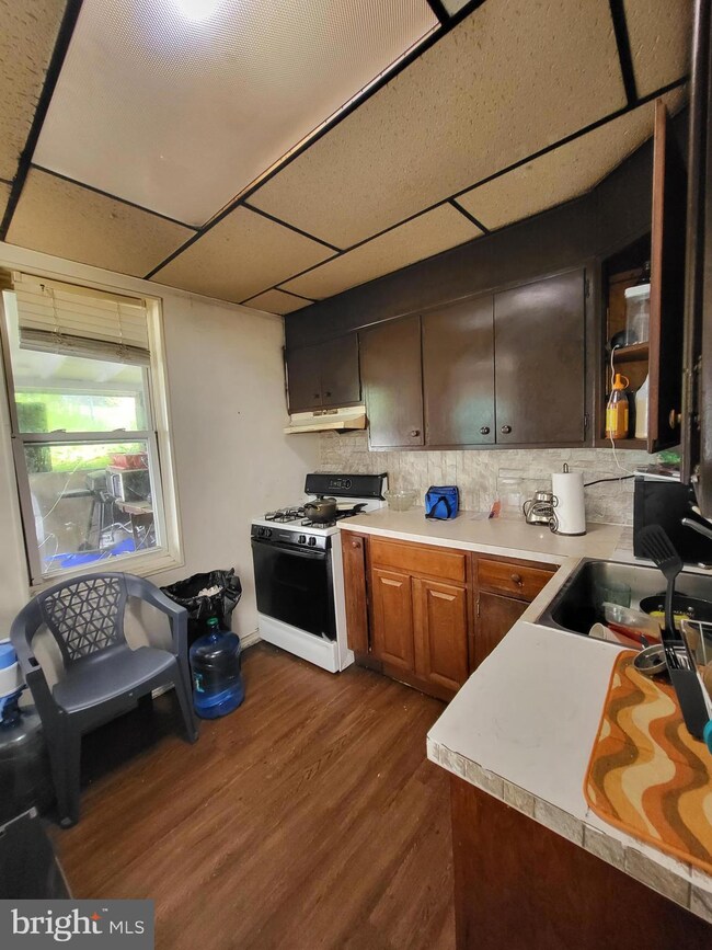 333 N 13th St, Reading, PA 19604 - photo 4