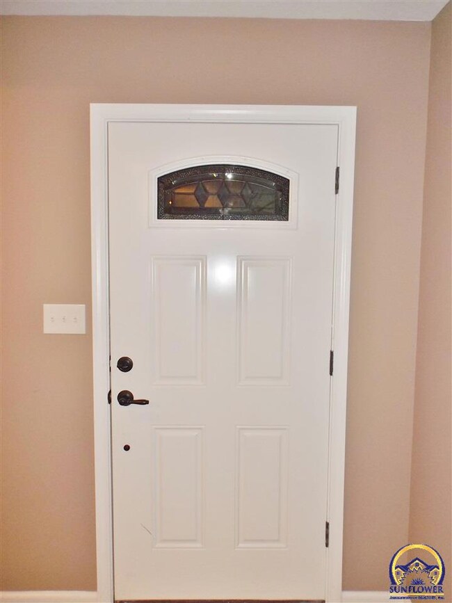 7005 SW Greenview Dr, Topeka, KS 66619 - photo 2