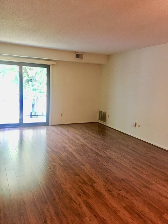 4700 N Main St unit 2J, Fall River, MA 02720 - photo 3