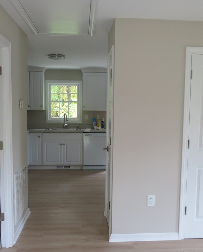 115 Sillimanville Rd, Moodus, CT 06469 - photo 4