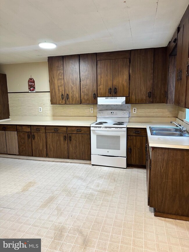 536 N 3rd St, Columbia, PA 17512 - photo 5