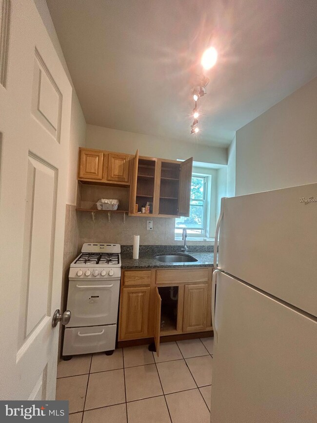 1628 N 52nd St unit 3, Philadelphia, PA 19131 - photo 4