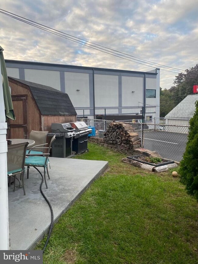 46 Suburban Ln, Upper Darby, PA 19082 - photo 4