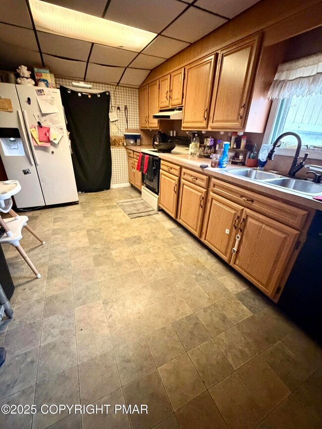 524 Independence Rd, East Stroudsburg, PA 18301 - photo 6