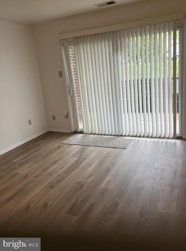 1003 Scarlet Oak Ct unit 1D, Hampstead, MD 21074 - photo 5