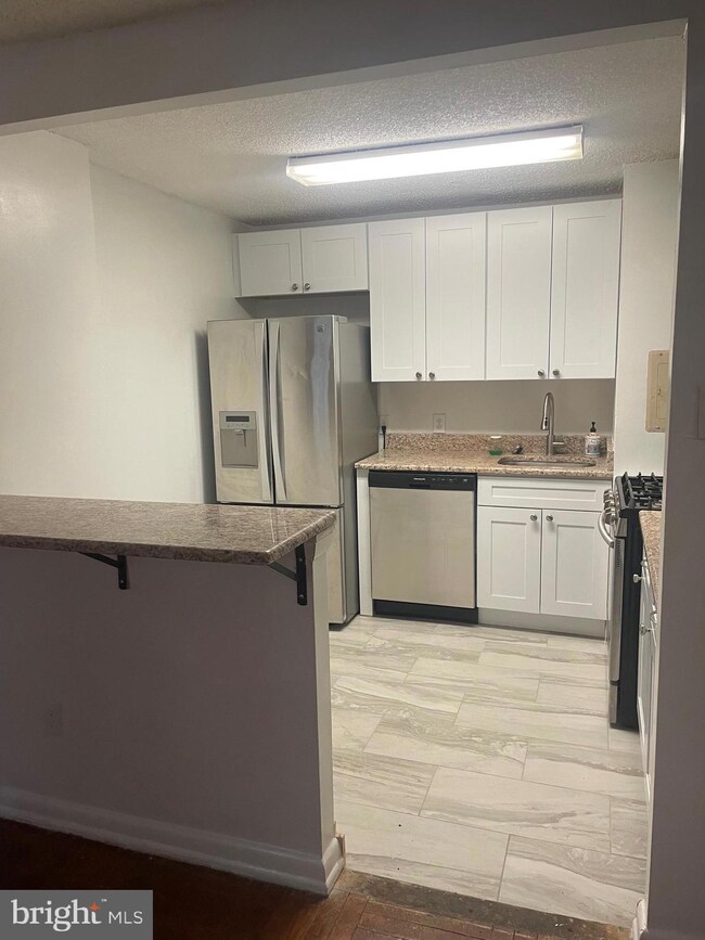 Radnor House unit 110, Bryn Mawr, PA 19010 - photo 6