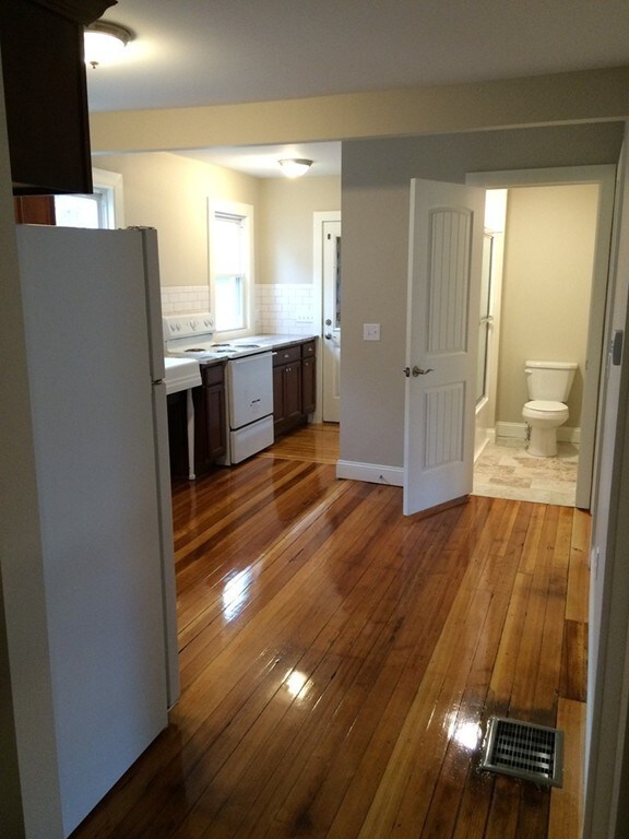 81 Field St, West Springfield, MA 01089 - photo 5