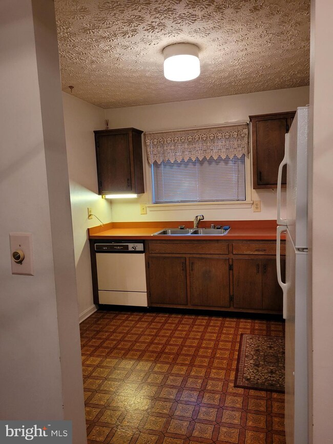 23392 Black Oak Ct, California, MD 20619 - photo 2