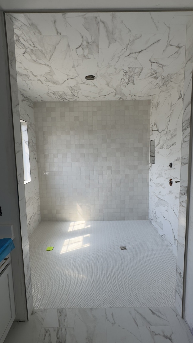 Full wet room in the primary bath