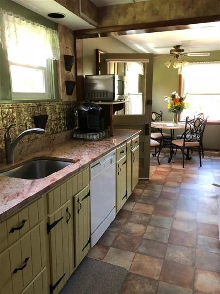 Beautiful kitchen with granite counter tops hammer