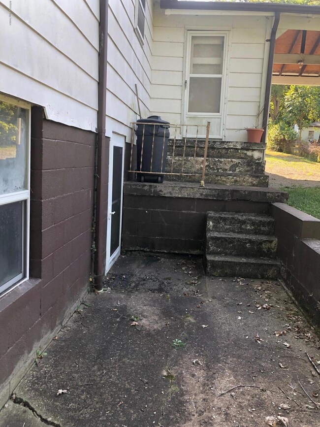 610 Church St, Lebanon Junction, KY 40150 - photo 6