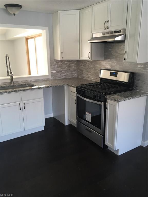 4840 Greenwood Dr, Sheffield Lake, OH 44054 - photo 2