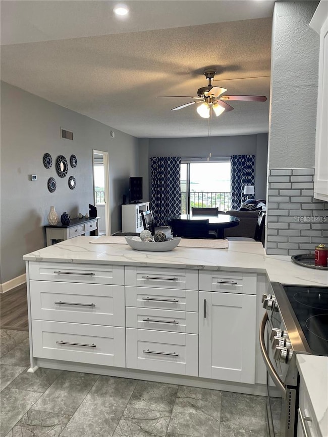 Bar area for ample seeting space