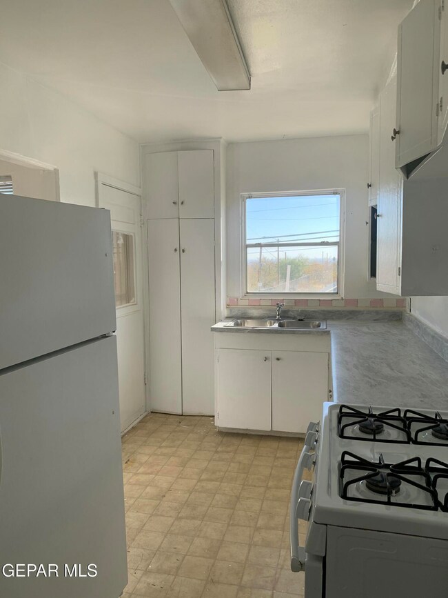 3734 Savannah Ave unit Front, El Paso, TX 79930 - photo 6