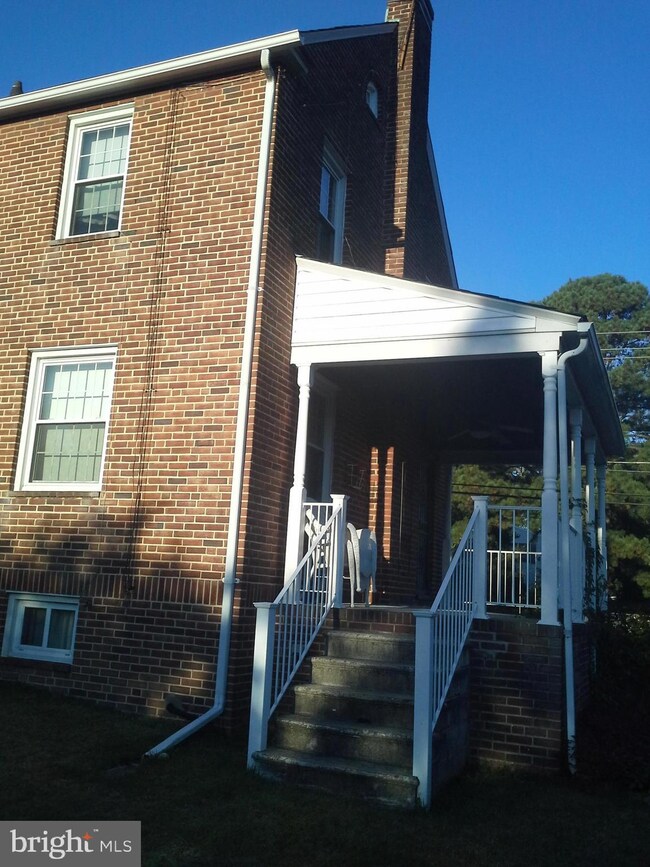 801 Mace Ave, Essex, MD 21221 - photo 4