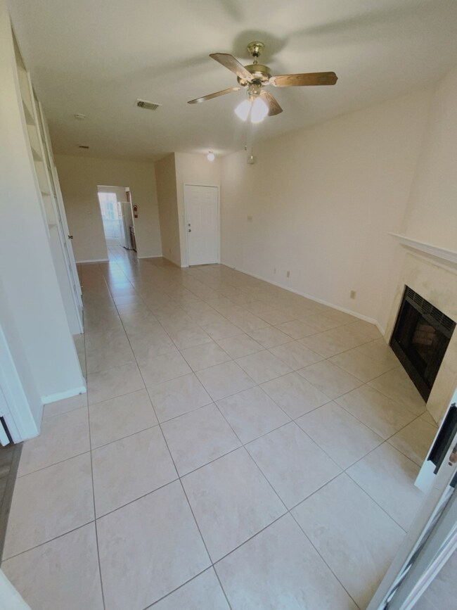 Sharpstowne Green unit 302, Houston, TX 77036 - photo 4