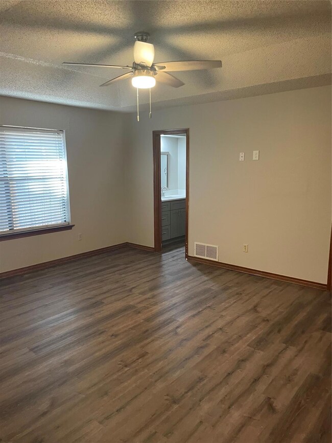 736 Highland Crest Dr, Hurst, TX 76054 - photo 3