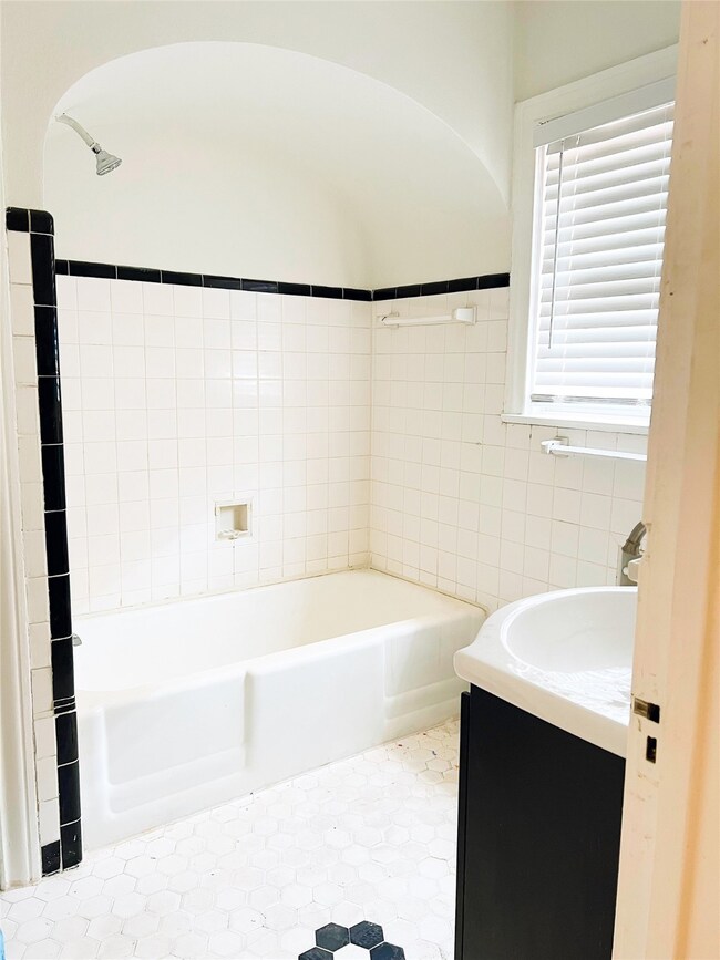 1849 W Main St unit 3, Houston, TX 77098 - photo 5