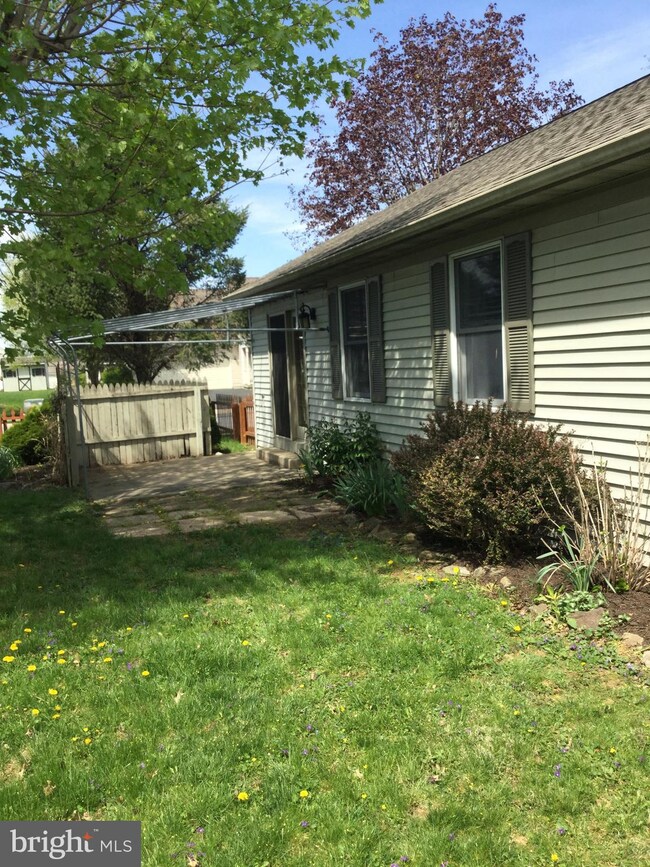 224 Elm Cir, New Holland, PA 17557 - photo 4