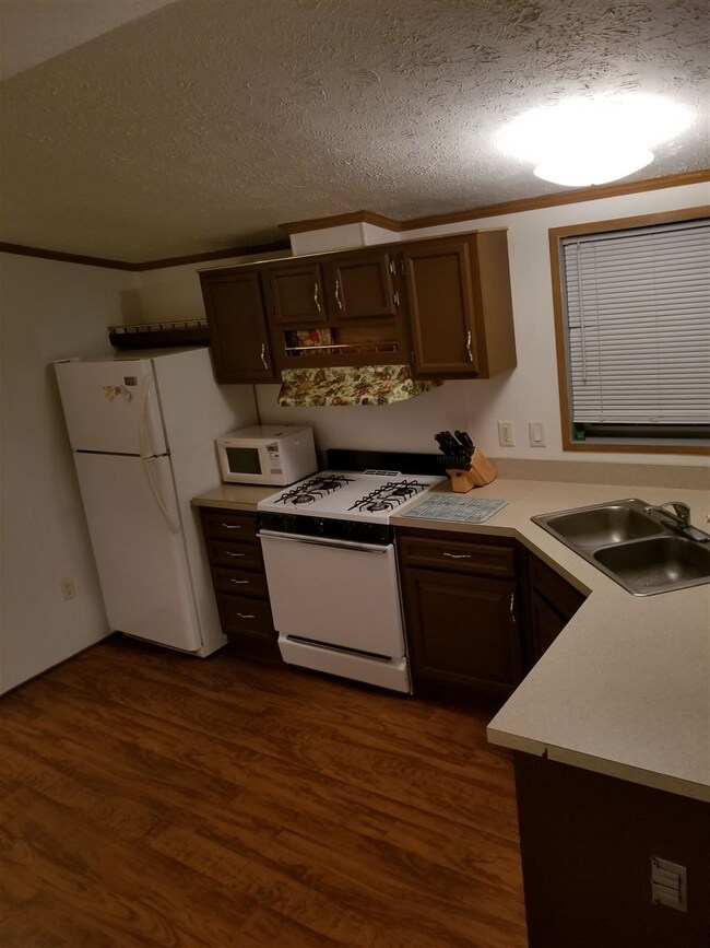 65 Leavitt Rd, Pittsfield, NH 03263 - photo 6