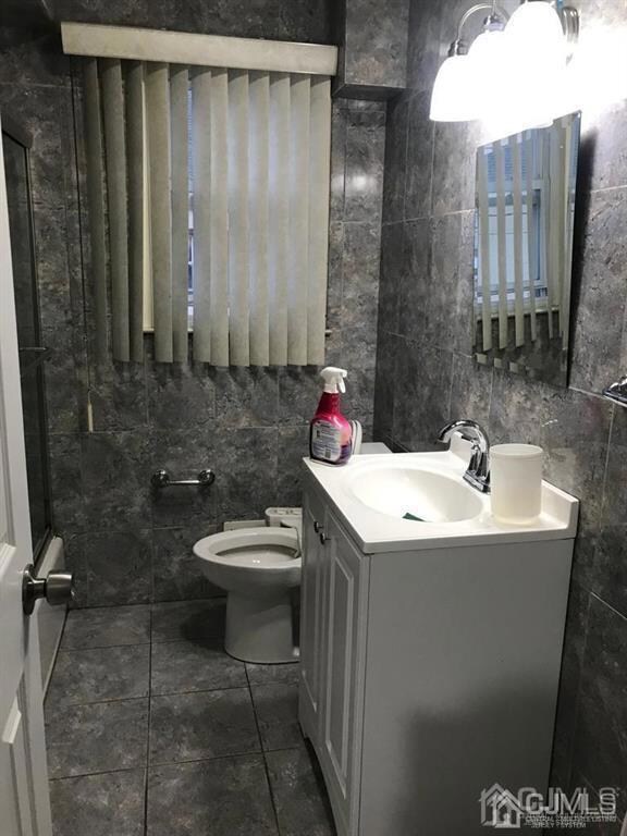 15 Charles St unit 2 FLR, Carteret, NJ 07008 - photo 2