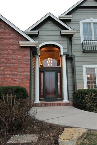 A truly estate feel as you walk in.....