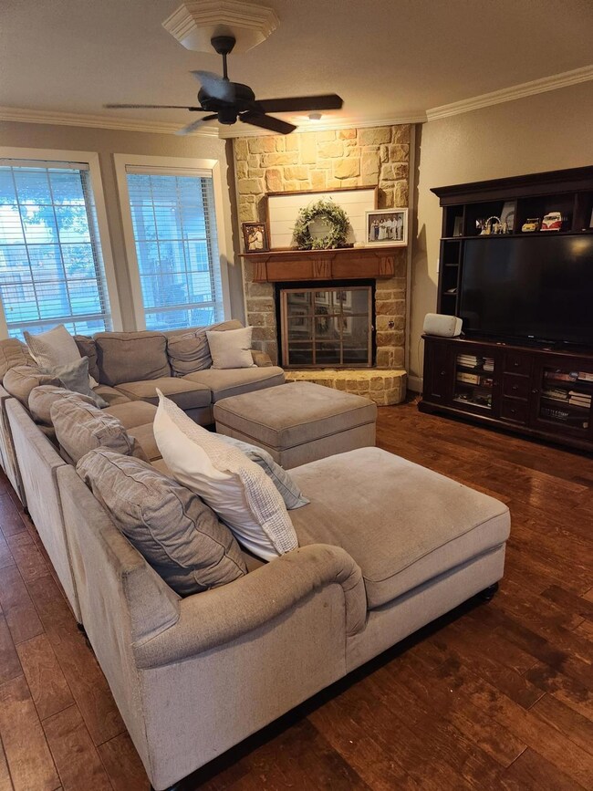 8616 Newman Dr, North Richland Hills, TX 76180 - photo 4