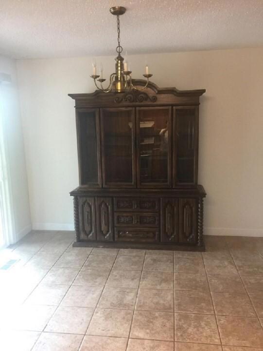 7008 Windcrest Dining (Custom) (2)