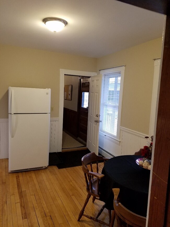 528 Howe St unit 2, Manchester, NH 03103 - photo 5
