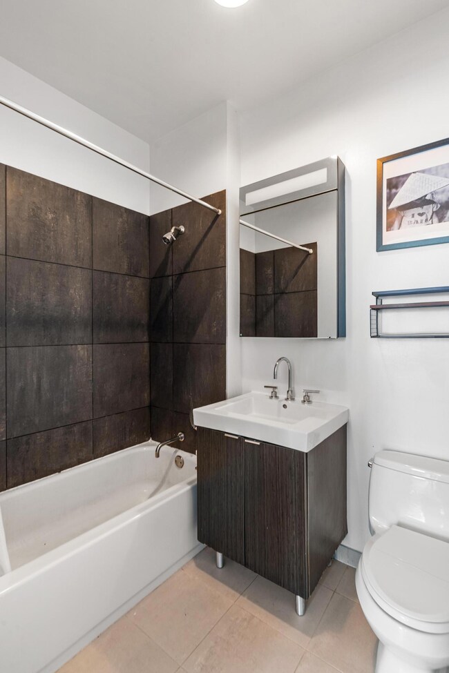 Austin Nichols House unit D-319, Brooklyn, NY 11249 - photo 5