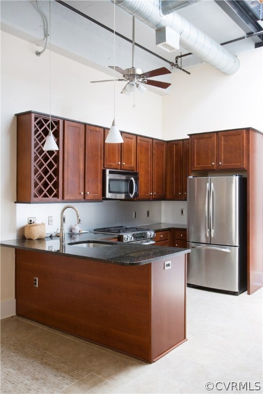 GREAT COUNTER HEIGHT BAR SET UP.