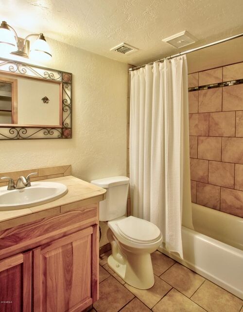 Yucca Bathroom 2