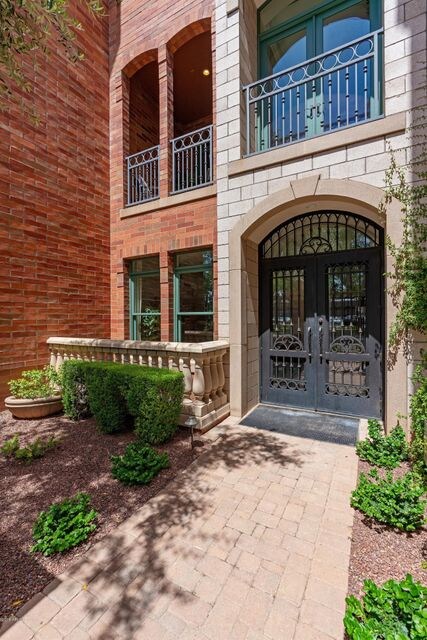 Private Courtyard Entrance