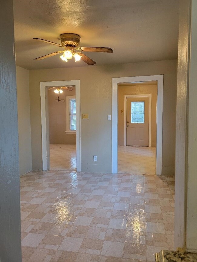 8116 Willow St, Houston, TX 77088 - photo 3