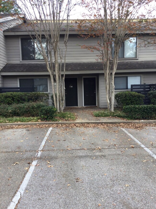 2 bedroom 2 1/2 baths newly renovated townhome