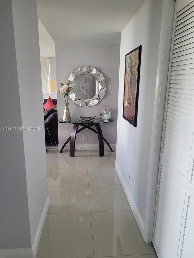 Hillcrest East No.23 unit 619, Hollywood, FL 33021 - photo 4