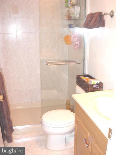 6608 Holford Ln, Springfield, VA 22152 - photo 2