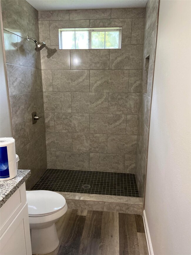 615 S Cherry St, Tomball, TX 77375 - photo 5