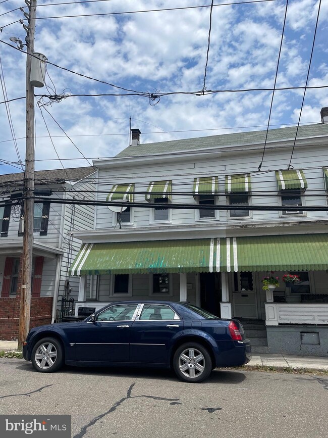131 S 3rd St, Saint Clair, PA 17970 - photo 2