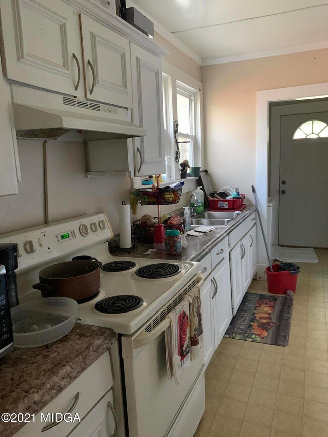 Christian kitchen 1