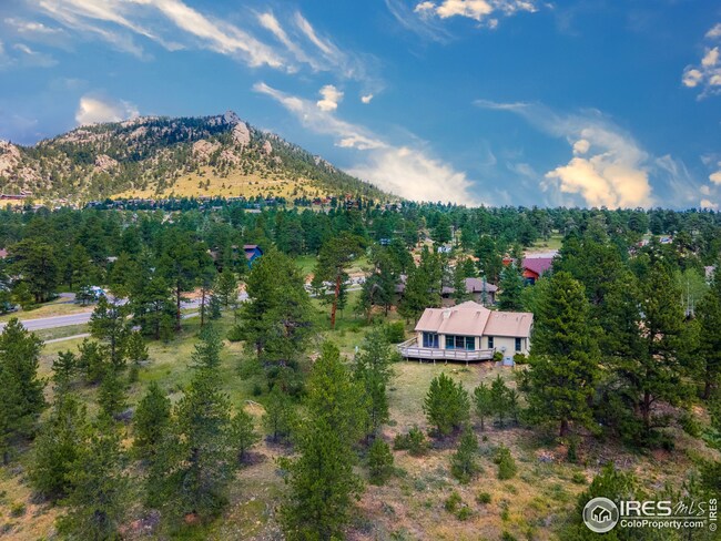 Close to Rocky Mountain National Park & downtown Estes Park